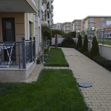 Julie Sea View Апартаменти *